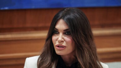 Κίμπερλι-Γκιλφόιλ:-Η-Ελλάδα-αναδεικνύεται-σε-δυναμικό-κέντρο-για-την-ενέργεια,-την-τεχνολογία-και-την-καινοτομία-–-Η-νέα-ανάρτηση-της-Αμερικανίδας-πρέσβη