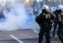 Τρεις-συλλήψεις-αγροτών-στα-επεισόδια-με-τραυματίες-και-δακρυγόνα-στη-Θεσσαλία-–-Αποφάσισαν-νέο-κλείσιμο-Εθνικών-Οδών-από-τη-Δευτέρα