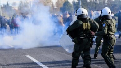 Τρεις-συλλήψεις-αγροτών-στα-επεισόδια-με-τραυματίες-και-δακρυγόνα-στη-Θεσσαλία-–-Αποφάσισαν-νέο-κλείσιμο-Εθνικών-Οδών-από-τη-Δευτέρα