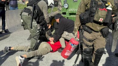 Τρεις-συλλήψεις-στα-αγροτικά-μπλόκα-–-Τραυματίες-δύο-αστυνομικοί