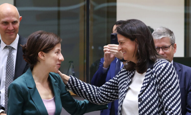 Στις-Βρυξέλλες-η-Κεραμέως-–-Ενημερώνει-ευρωπαϊκό-συμβούλιο-και-Κομισιόν-για-την-συμφωνία-κυβέρνησης-και-κοινωνικών-εταίρων