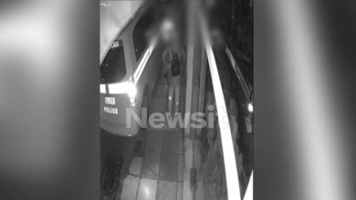 Κολωνός:-Η-στιγμή-που-φτάνει-η-αστυνομία-μετά-την-εσκεμμένη-παράσυρση-του-22χρονου