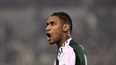 Παναθηναϊκός-–-ΑΕΚ:-Η-αποβολή-του-Τουμπά-και-το-γκολ-του-Τετέ-για-το-1-2