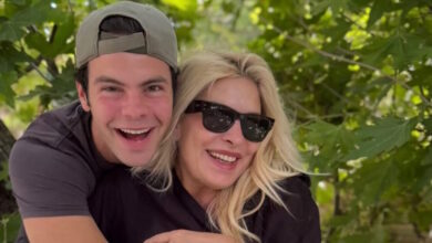 Ελένη-Μενεγάκη:-Οι-ευχές-για-τα-γενέθλια-του-γιου-της,-Άγγελου-Λάτσιου-και-οι-σπάνιε-πόζες-από-το-παρελθόν