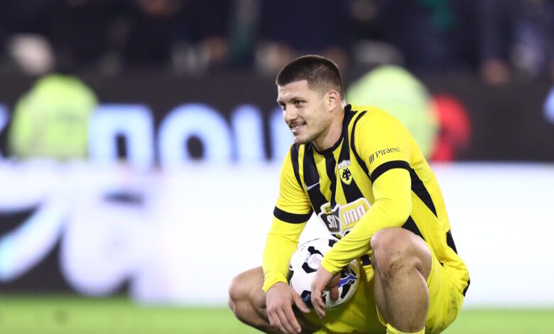 ΑΕΚ:-Η-«marca»-αποθέωσε-τον-Λούκα-Γιόβιτς-για-το-χατ-τρικ-του-στο-ντέρμπι-με-τον-Παναθηναϊκό