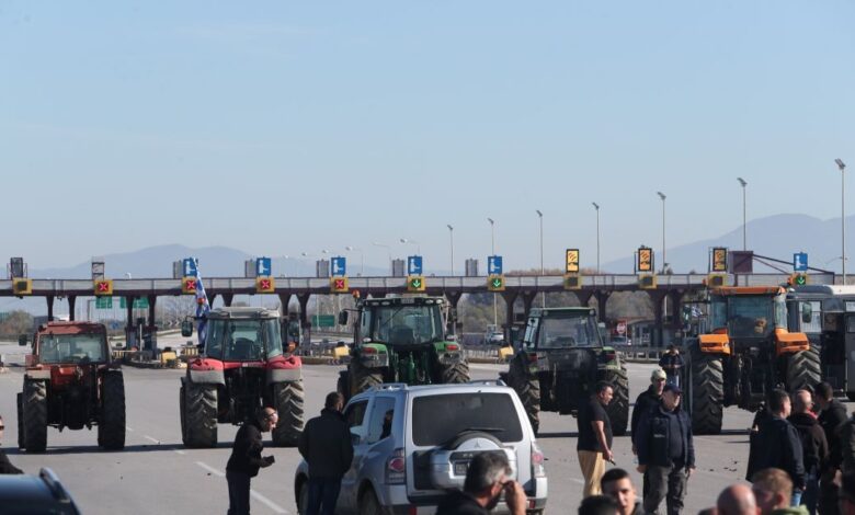 Θεσσαλονίκη:-Οι-αγρότες-έκλεισαν-την-εθνική-οδό-στα-Μάλγαρα