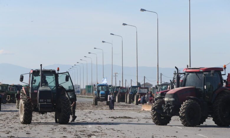 Μαρινάκης-για-μπλόκα-αγροτών:-Οι-δρόμοι-ανήκουν-σε-όλους-και-θα-μείνουν-ανοικτοί-–-Δεν-είναι-δυνατόν-να-ταλαιπωρείται-ο-κόσμος