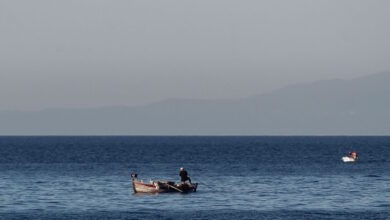 Πάργα:-Αγνοείται-ψαράς-στη-θαλάσσια-περιοχή-–-«Δεν-έχει-εντοπιστεί,-δύσκολο-να-βρεθεί-ζωντανός-μετά-από-τόσες-ώρες»-λέει-ο-γιος-του