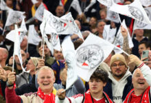 Ο-Άγιαξ-κλείνει-μόνος-του-την-κερκίδα-των-οργανωμένων-οπαδών-μετά-τη-διακοπή-του-αγώνα-με-την-Γκρόνινγκεν