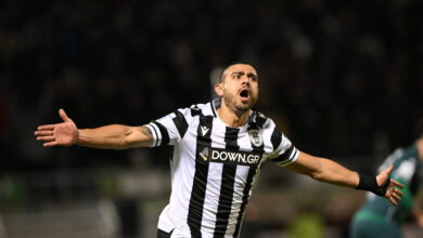 Λεβαδειακός-–-ΠΑΟΚ:-Η-παρακάμερα-του-αγώνα-από-τους-Θεσσαλονικείς-με-τους-έξαλλους-πανηγυρισμούς-στο-γκολ-του-Γιακουμάκη