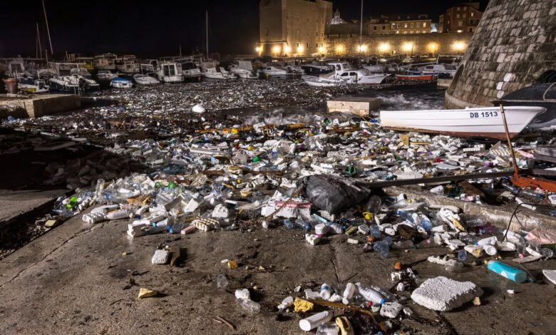 Εισβολή…-σκουπιδιών-από-την-Αλβανία-στο-Ντουμπρόβνικ-της-Κροατίας