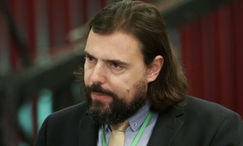 Τα-«μαζεύει»-ο-Πέτρος-Παππάς-μετά-την-αποθέωση-στον-Άδωνι-Γεωργιάδη-–-«Μήνυμα»-στον-βουλευτή-του-ΠΑΣΟΚ-από-τη-Χαριλάου-Τρικούπη