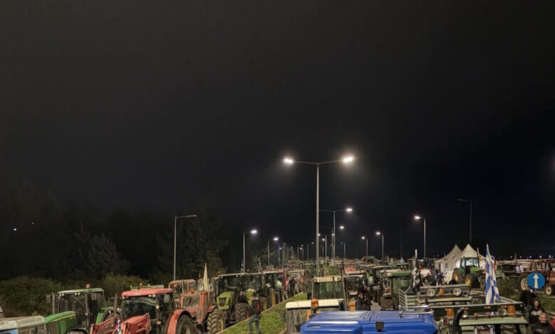Μπλόκα-αγροτών:-nύχτα-στον-κόμβο-της-Νίκαιας,-στα-Μάλγαρα-και-στον-Ε65-–-Πολλαπλασιάζονται-οι-κλειστοί-δρόμοι-από-την-Τρίτη