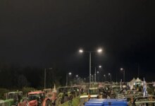 Μπλόκα-αγροτών:-nύχτα-στον-κόμβο-της-Νίκαιας,-στα-Μάλγαρα-και-στον-Ε65-–-Πολλαπλασιάζονται-οι-κλειστοί-δρόμοι-από-την-Τρίτη