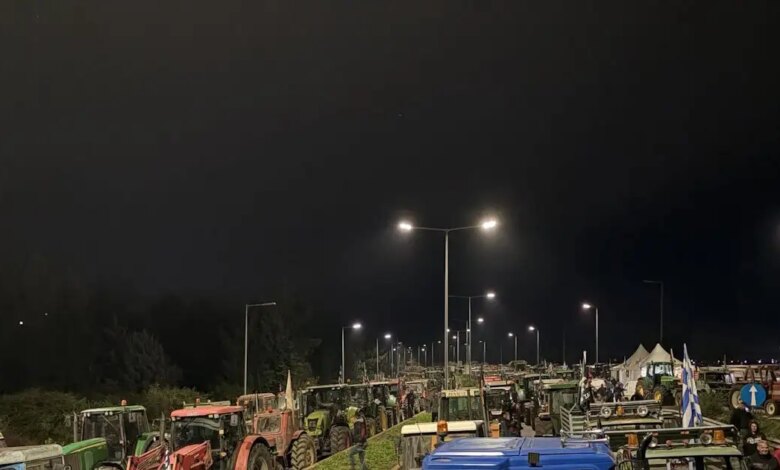 Μπλόκα-αγροτών:-nύχτα-στον-κόμβο-της-Νίκαιας,-στα-Μάλγαρα-και-στον-Ε65-–-Πολλαπλασιάζονται-οι-κλειστοί-δρόμοι-από-την-Τρίτη
