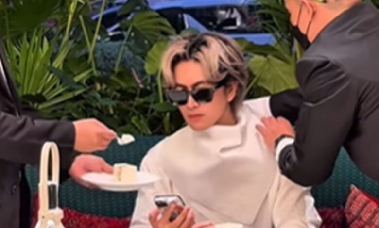 jay-ma:-Ο-influencer-που-τον-ταΐζουν-στο-στόμα-και-οι-φήμες-ότι-είναι-«γιος-του-πλουσιότερου-Κινέζου»