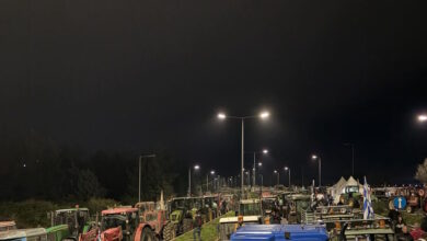 Μπλόκα-αγροτών:-nύχτα-σε-Νίκαια,-Μάλγαρα-και-Ε65-–-Πολλαπλασιάζονται-οι-κλειστοί-δρόμοι-από-την-Τρίτη