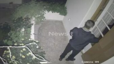 Νέα-Σμύρνη:-Βίντεο-ντοκουμέντο-με-τη-δράση-21χρονου-που-λήστευε-ανήλικους-απειλώντας-τους-με-μαχαίρι-και-μπούκαρε-σε-σπίτια