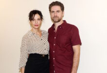 Ο-Δημήτρης-Λάλος-υποδέχτηκε-τον-Δεκέμβριο-με-μία-σπάνια:-Οι-ευχές-για-«καλό-χειμώνα»-στο-πλευρό-της-Μαριλίτας-Λαμπροπούλου