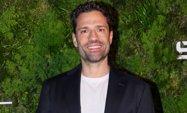 Ο-Κωνσταντίνος-Αργυρός-με-τον-γιο-του-στην-αγκαλιά:-Η-τρυφερή-φωτογραφία-της-Αλεξάνδρας-Νίκα