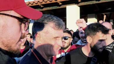 Ολυμπιακός:-Αποθεωτική-υποδοχή-για-τους-ερυθρόλευκους-στο-Σύρο,-παραμονές-του-αγώνα-για-το-Κύπελλο-Ελλάδας-betsson