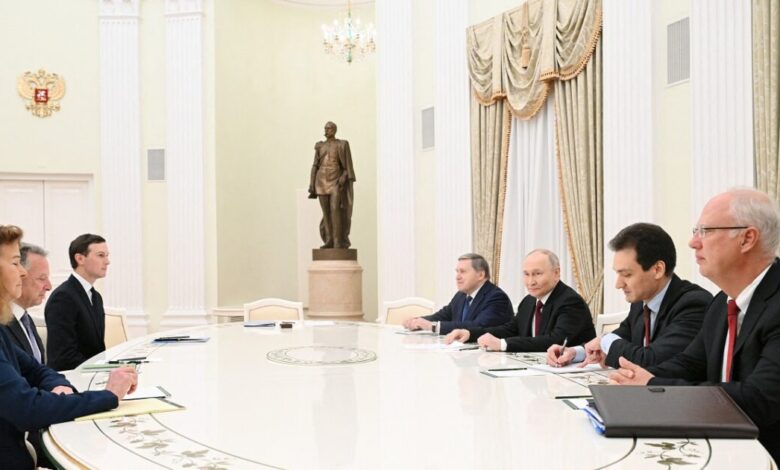 Ξεκινά-η-συνάντηση-του-Πούτιν-με-τους-απεσταλμένους-του-Τραμπ-–-Η-φωτογραφία-που-διέρρευσε-το-Κρεμλίνο