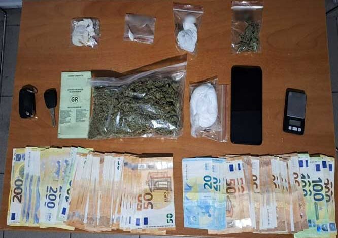 Ναρκωτικά-στα-Τρίκαλα:-62,8-γρ-κοκαΐνης-και-9.320-e