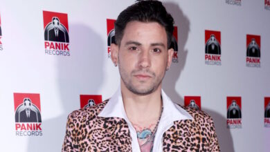 Ο-Αναστάσιος-Ράμμος-παρουσίασε-το-νέο-του-album-με-τίτλο-«Δέκα»,-έχοντας-στο-πλευρό-του-και-τη-σύντροφό-του