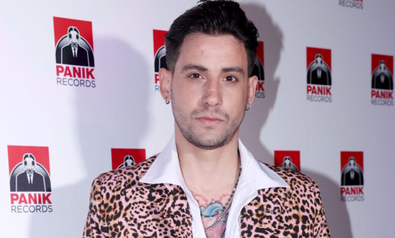 Ο-Αναστάσιος-Ράμμος-παρουσίασε-το-νέο-του-album-με-τίτλο-«Δέκα»,-έχοντας-στο-πλευρό-του-και-τη-σύντροφό-του