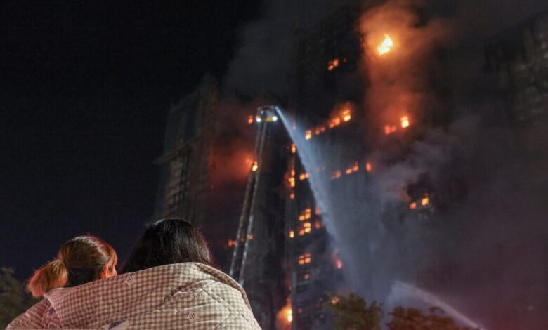 Χονγκ-Κονγκ:-Έφτασαν-τους-159-οι-νεκροί-από-τη-φωτιά-στους-ουρανοξύστες-–-Ενός-έτους-το-νεότερο-θύμα