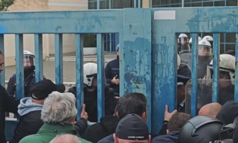 Απεργία-ταξί:-Ένταση-και-χημικά-έξω-από-το-υπουργείο-Μεταφορών-–-Δείτε-βίντεο