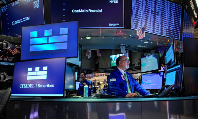 wall-street:-Ο-dow-jones-κλείνει-400-μονάδες-υψηλότερα-από-τις-ελπίδες-για-μείωση-επιτοκίων-από-τη-fed