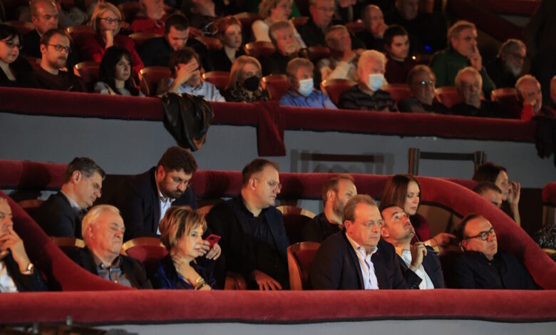 Αλέξης-Τσίπρας:-Όλος-ο-παλιός-και-ο-νέος-κόσμος-του-ΣΥΡΙΖΑ-στην-παρουσίαση-βιβλίου-του-«Ιθάκη»