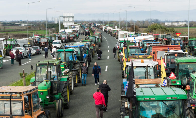 Ανυποχώρητοι-οι-αγρότες:-Συνεχίζουν-τις-κινητοποιήσεις-και-τα-μπλόκα-σε-όλη-τη-χώρα