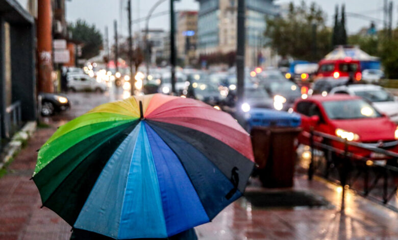 Η-κακοκαιρία-byron-χτυπά-με-βροχές,-καταιγίδες-και-ενισχυμένα-μποφόρ-όλη-τη-χώρα-–-Σε-κόκκινο-συναγερμό-9-περιοχές