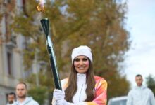 h-Κίμπερλι-Γκίλφοϊλ-έγινε-λαμπαδηδρόμος-και-έτρεξε-στη-Διονυσίου-Αρεοπαγίτου-με-τη-Φλόγα-των-Χειμερινών-Ολυμπιακών-Αγώνων