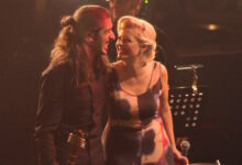 Νατάσα-Μποφίλιου-και-Γιάννης-Χαρούλης-άλλαξαν-όνομα-στην-περιοδεία-τους-μετά-τις-αντιδράσεις-του-γιου-του-Μάνου-Χατζηδάκι