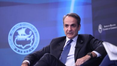 Μητσοτάκης-για-Τσίπρα:-«Εσείς-θα-μπαίνατε-σε-ένα-καράβι-που-ο-καπετάνιος-το-έστειλε-μια-φορά-στα-βράχια;»