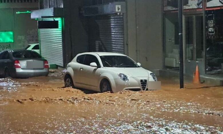 Η-κακοκαιρία-byron-«έπνιξε»-Μάνδρα,-Μέγαρα-και-Νέα-Πέραμο-–-Βίντεο-με-τους-ορμητικούς-χειμάρρους