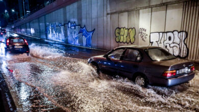 Κακοκαιρία-byron:-Πλημμύρες-στη-Μάνδρα,-έκλεισε-η-Εθνική-Αθηνών-–-Κορίνθου-στα-διόδια-Ελευσίνας-–-Δρόμοι-ποτάμια-και-μπαράζ-112