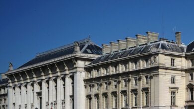 Σκάνδαλο-στη-Γαλλία:-Στέλεχος-υπουργείου-έριχνε-διουρητικό-στον-καφέ-γυναικών-για-να-τις-βλέπει-να-ουρούν,-240-τα-θύματα