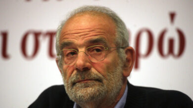 Καταπέλτης-ο-Αλέκος-Αλαβάνος-για-τον-Αλέξη-Τσίπρα:-«Έπρεπε-να-γονατίσει-και-να-ζητήσει-συγγνώμη-από-τους-Έλληνες»