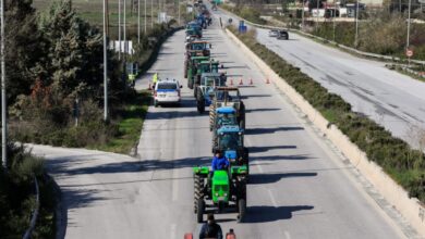 Οι-αγρότες-έκλεισαν-την-εθνική-οδό-Αθηνών-–-Λαμίας-κοντά-στη-Υλίκη