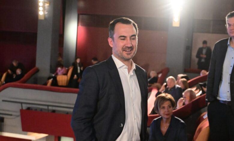 Ο-Χαρίτσης-έκανε-«άνοιγμα»-στον-Τσίπρα-για-συνεργασία-αλλά-με-αιχμές-–-«Λαϊκό-Μέτωπο-του-ενός-δεν-θα-υπάρξει-ποτέ»