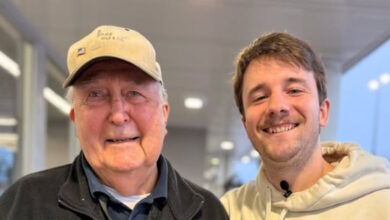 Η-συγκινητική-ιστορία-88χρονου-που-εργαζόταν-σε-σούπερ-μάρκετ-για-να-ζήσει-και-η-πρωτοβουλία-ανθρωπιάς-νεαρού-influencer