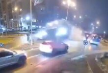 Ρουμανία:-Συγκλονιστικό-βίντεο-με-αυτοκίνητο-να-«απογειώνεται»-στον-αέρα-αφού-ο-οδηγός-έχασε-τον-έλεγχο