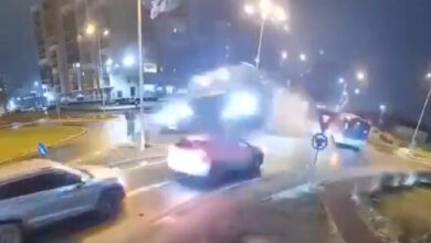 Ρουμανία:-Συγκλονιστικό-βίντεο-με-αυτοκίνητο-να-«απογειώνεται»-στον-αέρα-αφού-ο-οδηγός-έχασε-τον-έλεγχο