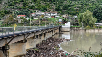 Κακοκαιρία-byron:-Υπερχείλισε-ο-Ενιπέας-στη-Λάρισα-–-Μήνυμα-του-112-για-απομάκρυνση-των-κατοίκων-προς-τα-Φάρσαλα
