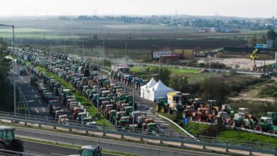 Αγροτικά-μπλόκα:-Νέες-κινητοποιήσεις-σε-Αχαΐα-και-Στερεά-Ελλάδα-–-Σχεδιάζουν-να-κλείσουν-και-τις-παρακαμπτήριες-οδούς