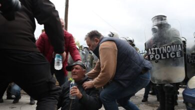 Μπλόκα-αγροτών:-«Τορπίλη»-στον-διάλογο-με-την-κυβέρνηση-βάζουν-τα-επεισόδια-της-Θεσσαλονίκης-–-Σκληραίνει-τη-στάση-του-το-Μέγαρο-Μαξίμου